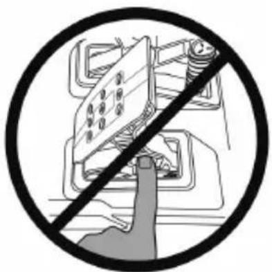 THRUSTMASTER T-LCM Pedals - Figyelmeztetés – A pedálok becsípődést okozhatnak a játék közben - 1