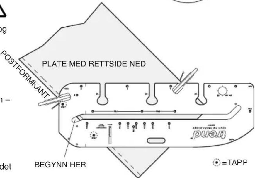 PLATE MED RETTSIDE NED POSTFORMKANT BEGYNN HER BEGYNN HER TAPP