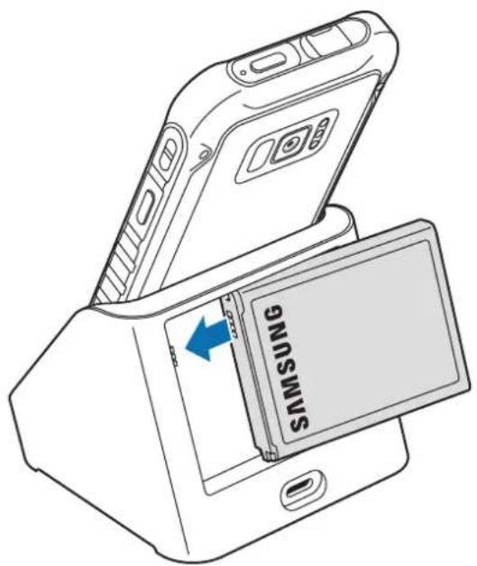 SAMSUNG Galaxy XCover FieldPro - Using the charging dock - 3