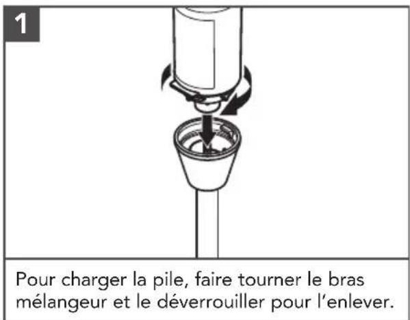 Pour charger la pile, faire tourner le bras mélangeur et le déverrouiller pour l'enlever.