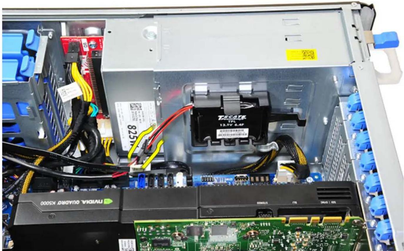 DELL Precision 5820 Tower - Sådan fjernes RAID-controllerbatteriet - 1