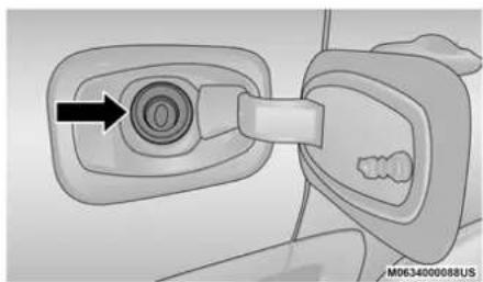 JEEP Compass (2021) - REFUELING THE VEHICLE - 2