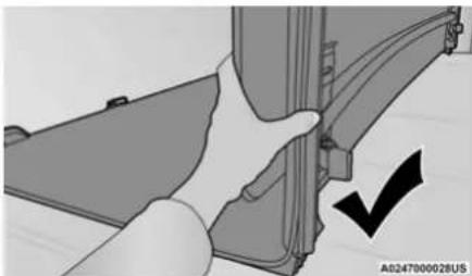 RAM 1500 (2021) - TRI-FOLD TONNEAU COVER FOLDING FOR DRIVING OR REMOVAL - 8