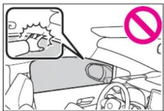 Diagram showing a car with a thought bubble highlighting a traffic accident, and a no-smoking symbol in pink.