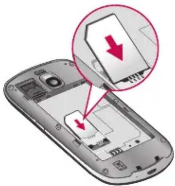 LG Optimus One - Sätta i SIM-kortet och batteriet - 2