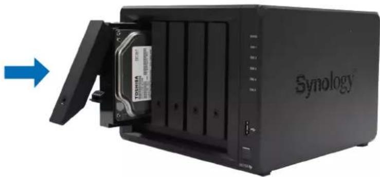 SYNOLOGY DiskStation DS1520+ - Installer diske - 4