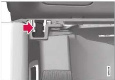 VOLVO XC40 (2017) - Tilslutning af udstyr til bilens diagnoseudtag - 1
