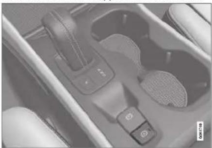 VOLVO XC40 (2017) - Aktivere og deaktivere automatisk bremsning under stilstand - 1