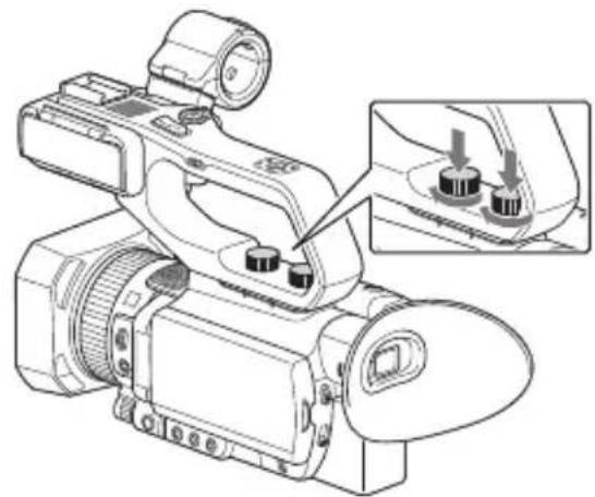 SONY HXR-NX80 - Påsætning af XLR-håndtagsenheden - 4