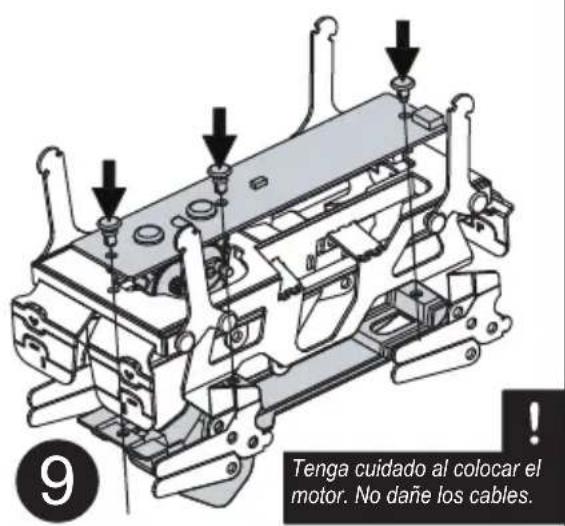 Tenga cuidado al colocar el motor. No dañe los cables.