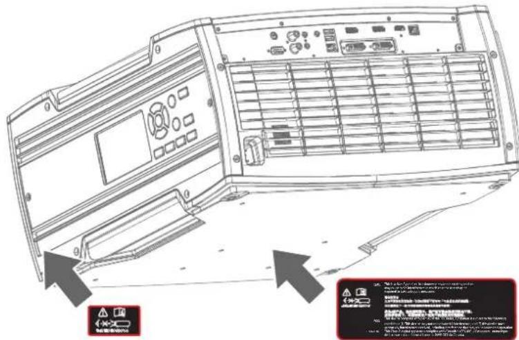 Technical diagram of a server rack with labeled ports and warning indicators in Chinese