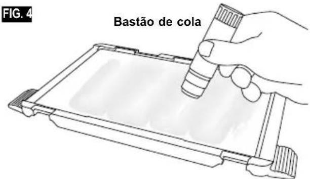 FIG. 4 Bastão de cola