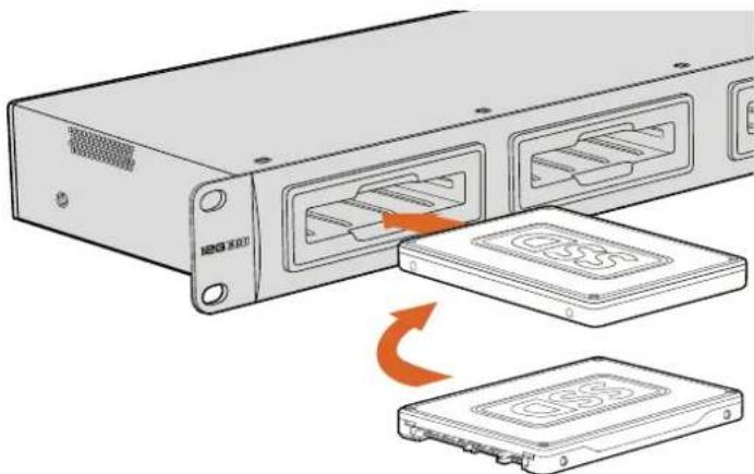Blackmagic Design HyperDeck Studio Mini - SSDの挿入: - 1