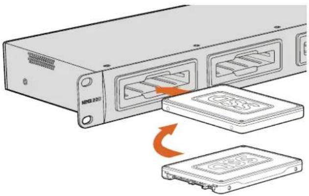 Blackmagic Design HyperDeck Studio Mini - So führen Sie eine SSD ein: - 1