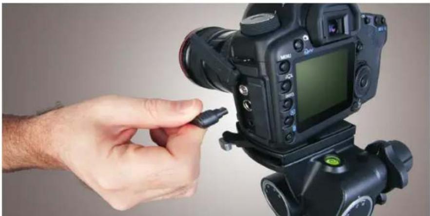 Vello ShutterBoss II - CONNECTING THE REMOTE - 2