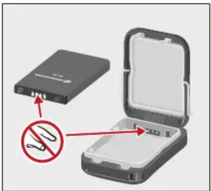 Diagram showing a device with a disassembled cable and a red prohibition symbol indicating no disassembled cable.