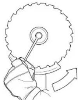 HUSQVARNA 336RK - Fitting the blade guard and saw blade - 5