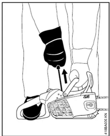 STIHL MS 194 C-E - Sujeción de la motosierra - 1