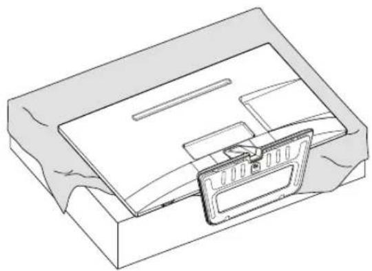 LG M2452T - Afmontering af soklen - 4