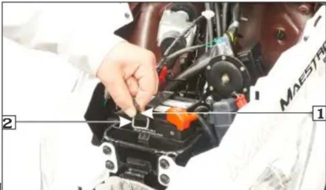 HERO Maestro Edge 125 (2020) - Battery removal - 1