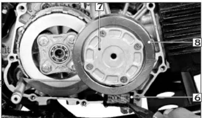 Technical diagram of a mechanical assembly with numbered components, likely a transmission or clutch mechanism.