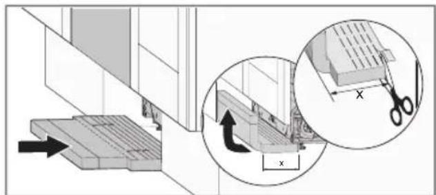 Technical diagram showing a door mechanism with a magnified inset illustrating the process with scissors and coordinate axes.