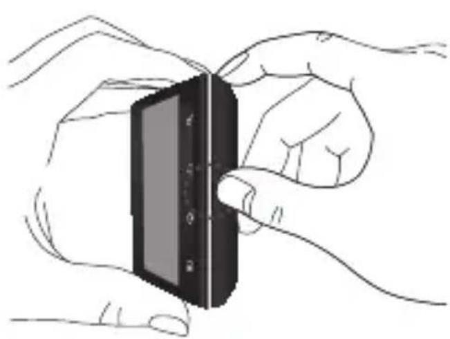 LG E720 - Installation af SIM-kortet og batteriet - 1