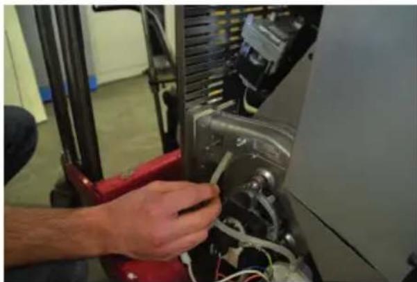 GUDE GP 135 B - Reiniging van de ventilator (jaarlijks of bij aanduiding "SERVICE") - 8