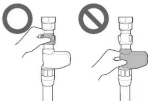 Diagram showing two methods of adjusting a pipe fitting, one with a circular ring and the other without a prohibition sign.