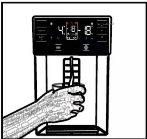 GRUNDIG GQN21235XRN - Zastosowanie wewnętrznego dozownika wody i dozownika wody przy drzwiach - 5