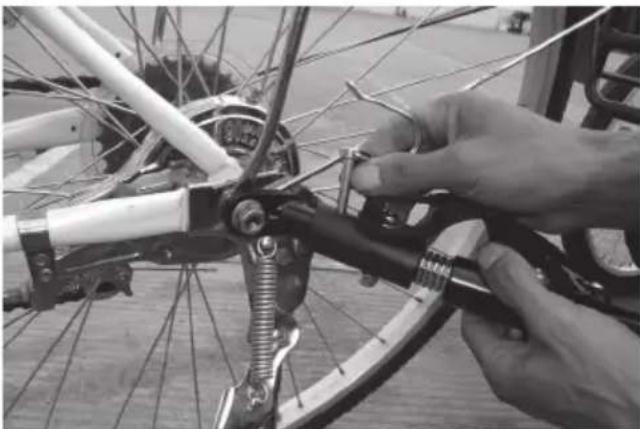 Biltema 27-177 - Montering af lastvognen på cyklen - 3