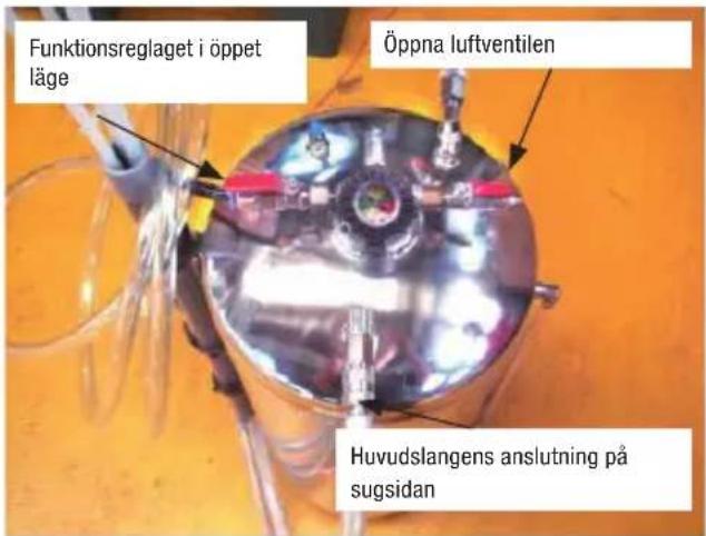 Funktionsreglaget i öppet läge Öppna luftventilen Huvudslangens anslutning på sugsidan