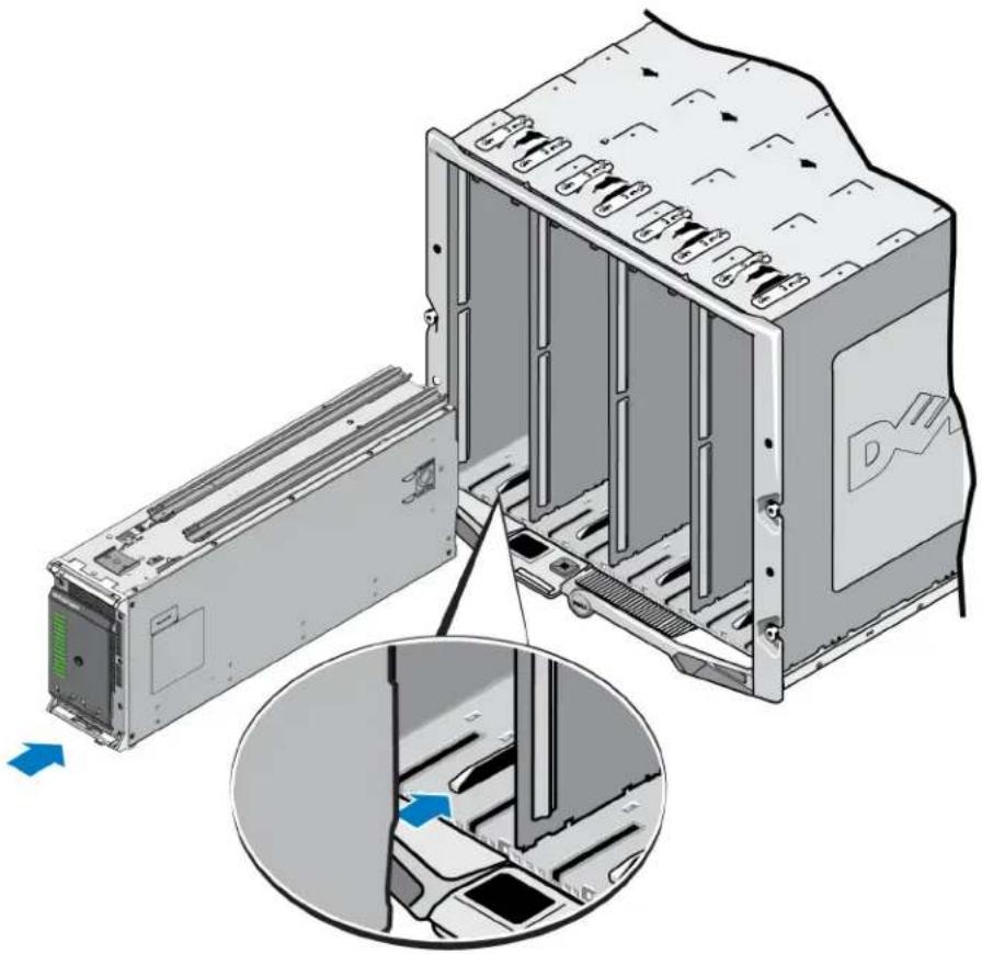 DELL EqualLogic PS M4110 - Wenn Sie das Array in einen unteren Steckplatz im M1000e-Gehäuse einsetzen - 2