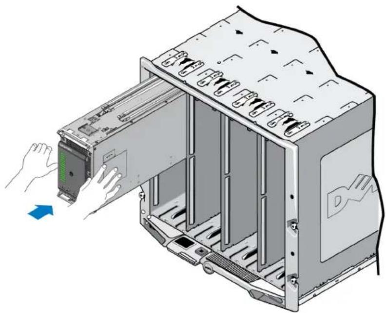 DELL EqualLogic PS M4110 - Wenn Sie das Array in einen unteren Steckplatz im M1000e-Gehäuse einsetzen - 4