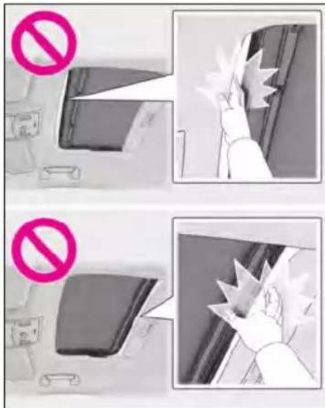 Safety warning illustration showing a hand removing a device into a door, with no text indicating no protection.