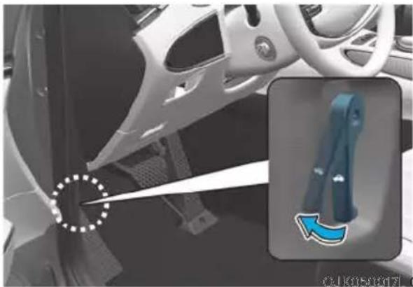 Genesis GV70 (2023) - Opening the hood - 1