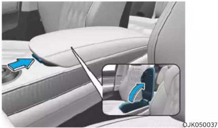 Genesis GV70 (2023) - Center Console Storage - 1