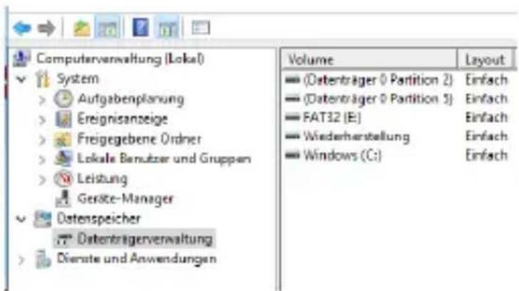 Computervenwaltung (Lokai) System > Aufgabenplanung > Ereignisanzeige > Freigegebene Ordner > Lokale Benutzer und Gruppen > Leistung Geräte-Manager Datenspeicher Datenträgerverwaltung Dienste und Anwendungen Volume Layout (Datenträger 0 Partition 2) Einfach (Datenträger 0 Partition 5) Einfach FAT32 (E) Einfach Wiederherstellung Einfach Windows (C:) Einfach