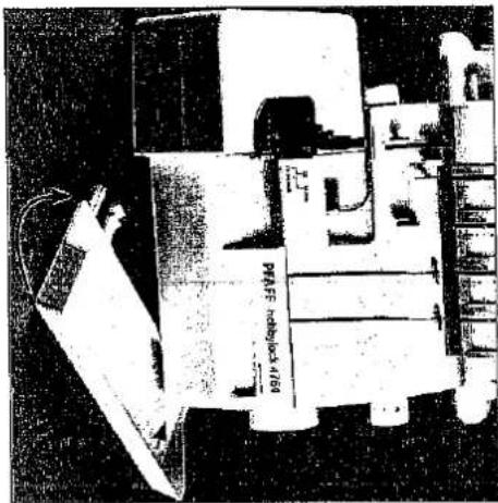 PFAFF Hobbylock 4763 - 3-2 Auffangbehalter für Naherste anbriygen - 1