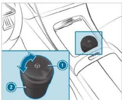 Mercedes-Benz C-Class Sedan (2024) - Using the ashtray - 2