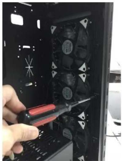 LC-Power Gaming 986B - 2-2.1 Front case fan installation - 6