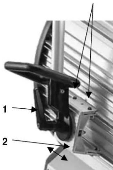 Technical diagram of a car's steering wheel assembly with numbered parts and directional arrows indicating components.