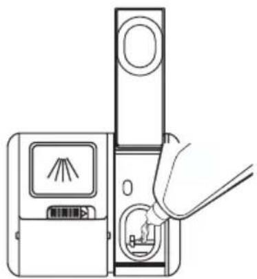 Diagram showing a hand inserting a device into a device with a warning symbol and Chinese text labels