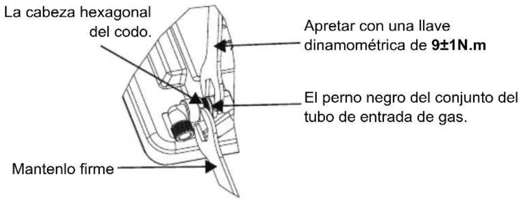 La cabeza hexagonal del codo. Apretar con una llave dinamométrica de 9±1N.m El perno negro del conjunto del tubo de entrada de gas. Mantenlo firme