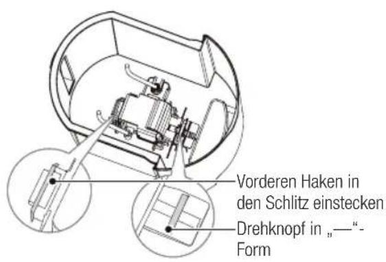 Vorderen Haken in den Schlitz einstecken Drehknopf in „—“- Form