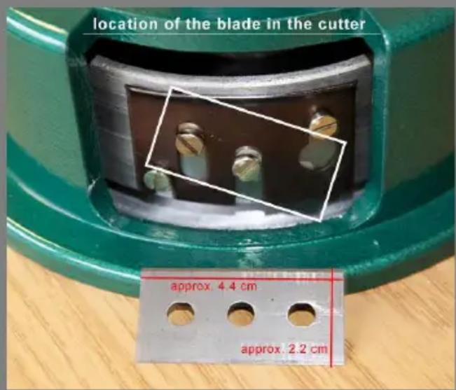 location of the blade in the cutter approx. 4.4 cm approx. 2.2 cm