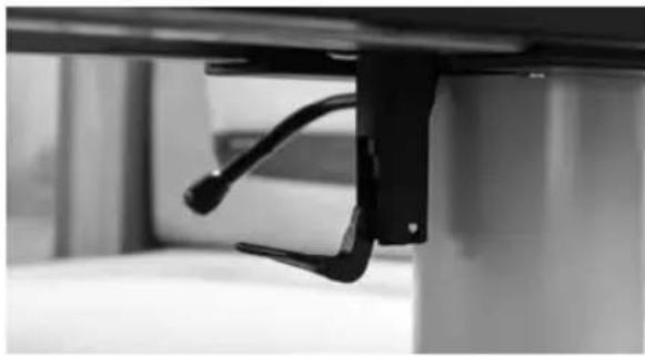 Swift Coachbuilt (2020) - To rotate the table top: - 1