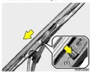 HYUNDAI Santa FE (2000) - Replacing the Wiper Blades - 1