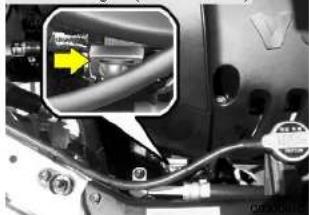 HYUNDAI Santa FE (2000) - To Check the Oil Level - 1