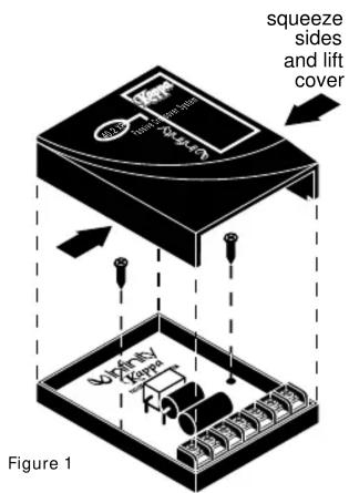 squeeze sides and lift cover Machy Zepea Figure 1